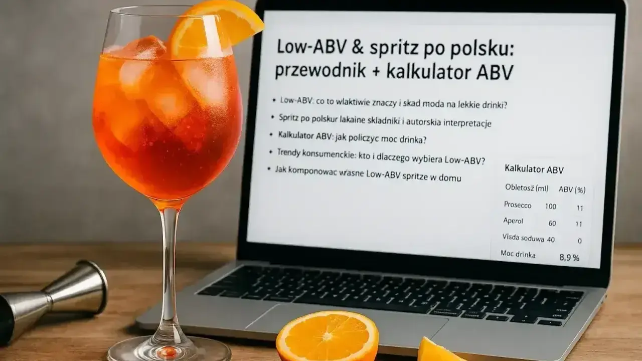 Aperol spritz ile %? Na ekranie laptopa kalkulator ABV, obok kieliszek drinka i pomarańcze.